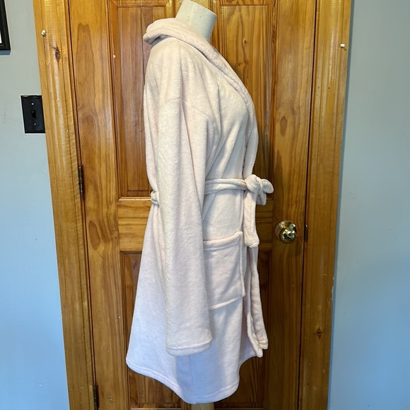 Pink fluffy robe - Picture 4 of 6